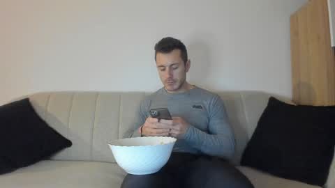 Snapshot of roberto4ever chatting on 12.08.24 roberto4ever online show from 12.08.24