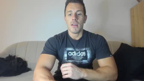 Snapshot of roberto4ever chatting on 01.03.25 roberto4ever online show from 01.03.25