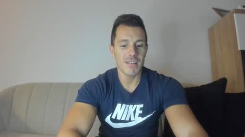 Snapshot of roberto4ever chatting on 01.04.25 roberto4ever online show from 01.04.25