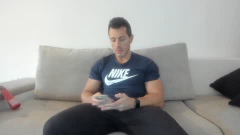 Snapshot of roberto4ever chatting on 01.05.25 roberto4ever online show from 01.05.25