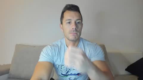 Snapshot of roberto4ever chatting on 01.06.25 roberto4ever online show from 01.06.25