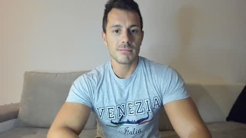 Snapshot of roberto4ever chatting on 01.07.25 roberto4ever online show from 01.07.25