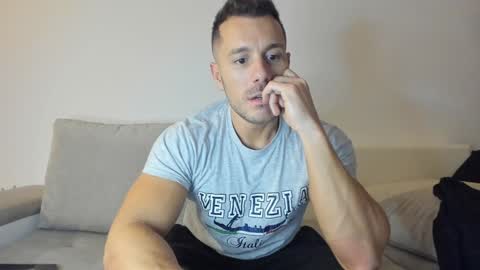 Snapshot of roberto4ever chatting on 01.09.25 roberto4ever online show from 01.09.25