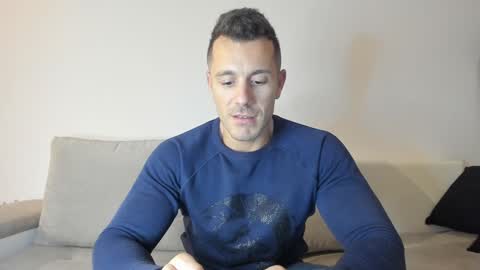 Snapshot of roberto4ever chatting on 01.10.25 roberto4ever online show from 01.10.25