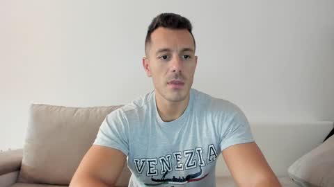 Snapshot of roberto4ever chatting on 01.11.25 roberto4ever online show from 01.11.25