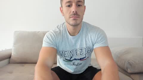 Snapshot of roberto4ever chatting on 01.17.25 roberto4ever online show from 01.17.25