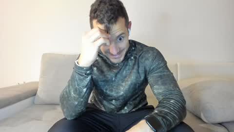 Snapshot of roberto4ever chatting on 01.17.25 roberto4ever online show from 01.17.25