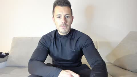 Snapshot of roberto4ever chatting on 01.22.25 roberto4ever online show from 01.22.25