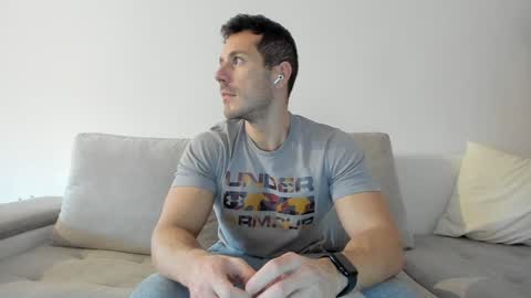 Snapshot of roberto4ever chatting on 01.28.25 roberto4ever online show from 01.28.25