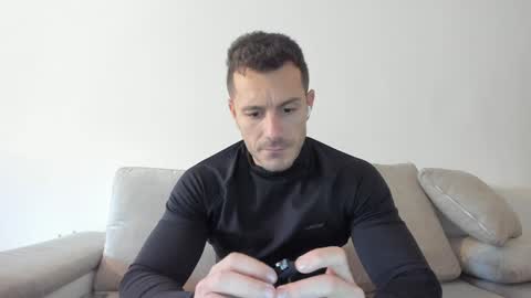 Snapshot of roberto4ever chatting on 02.04.25 roberto4ever online show from 02.04.25