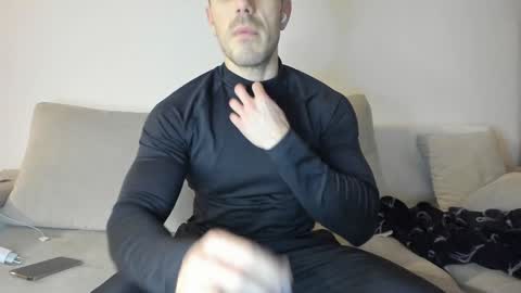 Snapshot of roberto4ever chatting on 02.05.25 roberto4ever online show from 02.05.25