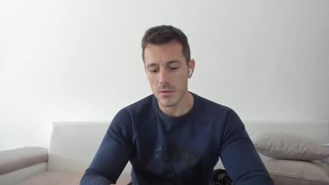 Snapshot of roberto4ever chatting on 02.09.25 roberto4ever online show from 02.09.25