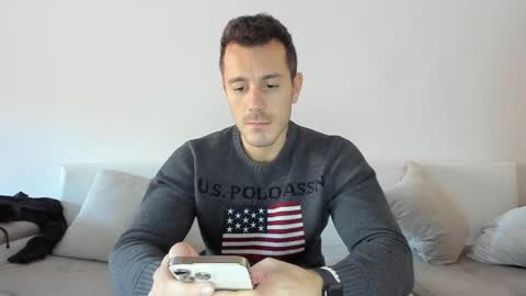 Snapshot of roberto4ever chatting on 02.10.25 roberto4ever online show from 02.10.25