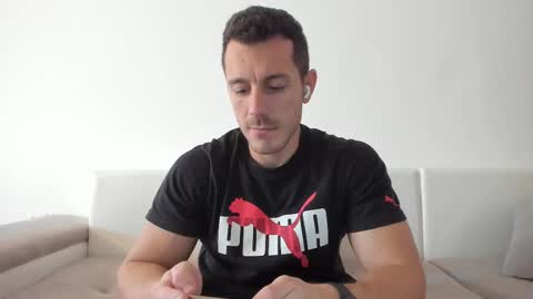 Snapshot of roberto4ever chatting on 02.11.25 roberto4ever online show from 02.11.25