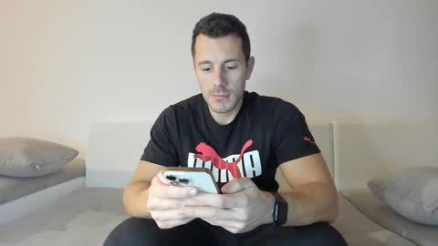 Snapshot of roberto4ever chatting on 02.11.25 roberto4ever online show from 02.11.25