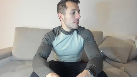 Snapshot of roberto4ever chatting on 02.12.25 roberto4ever online show from 02.12.25