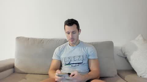 Snapshot of roberto4ever chatting on 02.15.25 roberto4ever online show from 02.15.25