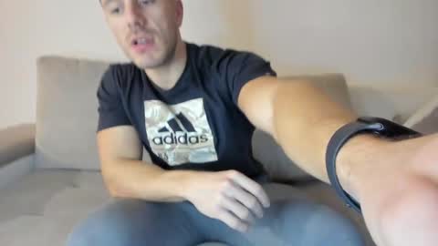 Snapshot of roberto4ever chatting on 02.17.25 roberto4ever online show from 02.17.25