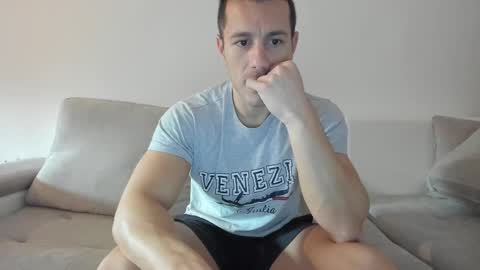 Snapshot of roberto4ever chatting on 03.04.25 roberto4ever online show from 03.04.25