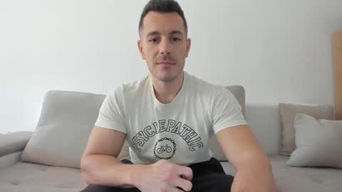 Snapshot of roberto4ever chatting on 03.05.25 roberto4ever online show from 03.05.25