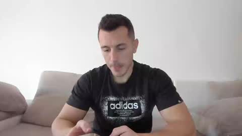 Snapshot of roberto4ever chatting on 03.06.25 roberto4ever online show from 03.06.25