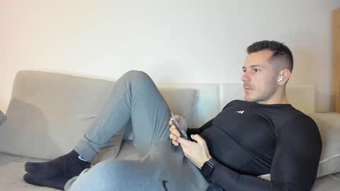 Snapshot of roberto4ever chatting on 03.07.25 roberto4ever online show from 03.07.25