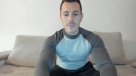 Snapshot of roberto4ever chatting on 03.12.25 roberto4ever online show from 03.12.25