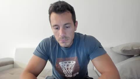 Snapshot of roberto4ever chatting on 09.09.25 roberto4ever online show from 09.09.25