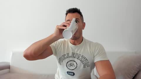 Snapshot of roberto4ever chatting on 09.13.25 roberto4ever online show from 09.13.25