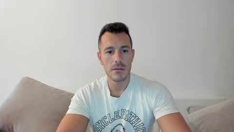 Snapshot of roberto4ever chatting on 09.15.25 roberto4ever online show from 09.15.25