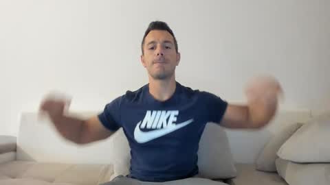 Snapshot of roberto4ever chatting on 09.25.25 roberto4ever online show from 09.25.25