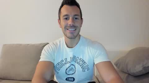 Snapshot of roberto4ever chatting on 09.29.25 roberto4ever online show from 09.29.25