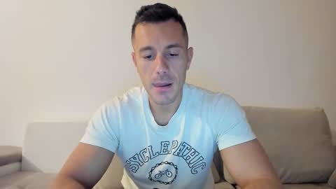 Snapshot of roberto4ever chatting on 09.30.25 roberto4ever online show from 09.30.25