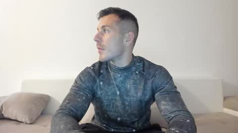 Snapshot of roberto4ever chatting on 10.03.25 roberto4ever online show from 10.03.25