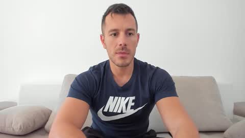 Snapshot of roberto4ever chatting on 10.05.25 roberto4ever online show from 10.05.25