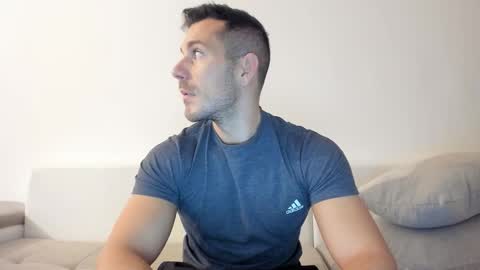 Snapshot of roberto4ever chatting on 10.06.25 roberto4ever online show from 10.06.25