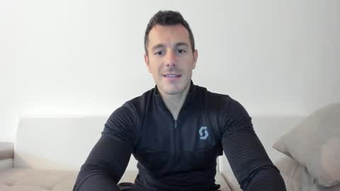 Snapshot of roberto4ever chatting on 10.13.25 roberto4ever online show from 10.13.25