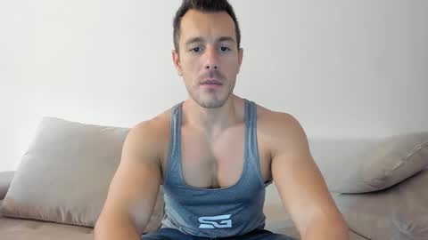 Snapshot of roberto4ever chatting on 10.16.25 roberto4ever online show from 10.16.25