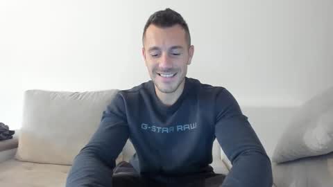 Snapshot of roberto4ever chatting on 10.24.25 roberto4ever online show from 10.24.25