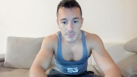 Snapshot of roberto4ever chatting on 10.25.25 roberto4ever online show from 10.25.25