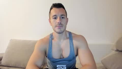 Snapshot of roberto4ever chatting on 10.28.25 roberto4ever online show from 10.28.25