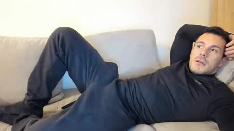 Snapshot of roberto4ever chatting on 11.04.25 roberto4ever online show from 11.04.25