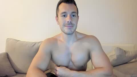 Snapshot of roberto4ever chatting on 11.06.25 roberto4ever online show from 11.06.25