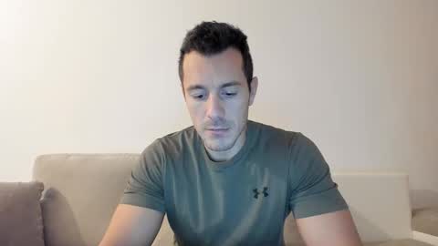 Snapshot of roberto4ever chatting on 11.10.25 roberto4ever online show from 11.10.25