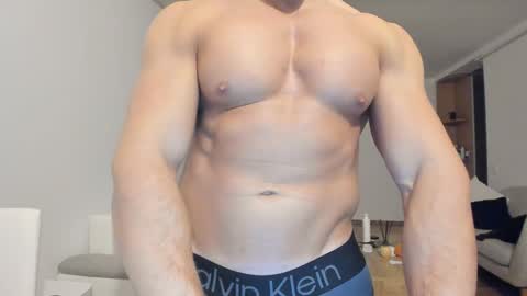 Snapshot of roberto4ever chatting on 11.17.25 roberto4ever online show from 11.17.25