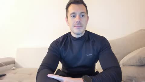 Snapshot of roberto4ever chatting on 11.25.25 roberto4ever online show from 11.25.25