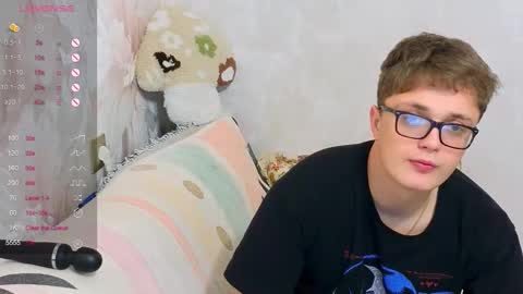 Snapshot of robertokingsize chatting on 12.16.25 robertokingsize online show from 12.16.25