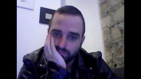 Snapshot of robertoredo chatting on 01.10.25 Roberto online show from 01.10.25