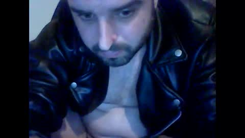 Snapshot of robertoredo chatting on 01.12.25 Roberto online show from 01.12.25