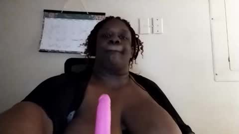 Snapshot of robertswhitney52 chatting on 12.20.25 robertswhitney52 online show from 12.20.25